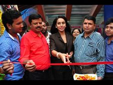 ఫ్యాబ్ ఎక్స్‌పో: సందడి చేసిన నటి కనీషా(పిక్చర్స్)