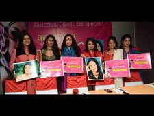 ఎగ్జిబిషన్: నటి శ్వేతారెడ్డి సందడి(పిక్చర్స్)