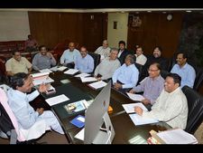 పారిశ్రామికవేత్తలకు కెసిఆర్ హామీ (పిక్చర్స్)