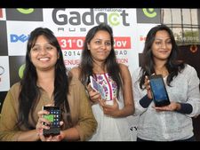 మోడల్స్ సమక్షంలో గాడ్జెట్ ప్రదర్శన(ఫోటోలు)