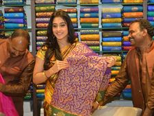 సినీ నటి రెజీనా చేతుల మీదగా 