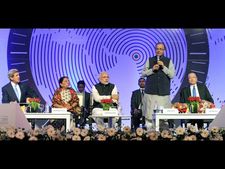 ఉజ్వల గుజరాత్: రెండో రోజే రూ.25 లక్షల కోట్లు (పిక్చర్స్)