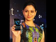 సెల్‌కాన్ స్మార్ట్‌ఫోన్ ఆవిష్కరించిన తమన్నా(పిక్చర్స్)