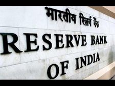 విదేశాలకు వెళ్తున్నారా... అయితే వీటి గురించి తెలుసుకోండి?