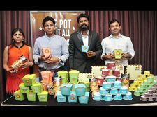 'ఫైర్42'ను కొనుగోలు చేసిన హలో కర్రీ (ఫోటోలు)