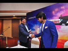 గాలిలోకి చెర్రీ విమానం: తిరుపతికి తొలి సర్వీసు(ఫోటోలు)