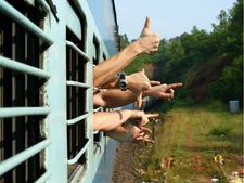 రైలు టిక్కెట్ బుకింగ్‌పై సేవా ప‌న్ను లేదు... ఎప్పటిదాకా?