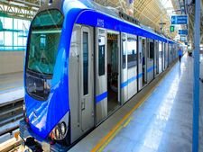 మెట్రో ఎఫెక్ట్‌: 16 బస్సులు, 300 కార్లు, 600టూవీల‌ర్స్‌