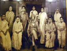 తెర పైకి హైదరాబాద్ చివరి నిజాం వారసులు