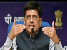 కేంద్రం ఆర్బిఐ సమస్యల పై చర్చించేందుకు సిద్ధమన్నారు.