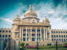 దేశంలో బెంగుళూరు ఎక్కువ చెల్లిస్తోంది అంటా. త్వరగా చూడండి!