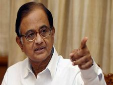 మాజీ ఆర్థిక మంత్రి చితంబరం మోడీ ప్రభుత్వం పై తీవ్రస్థాయిలో మండిపడ్డాడు?