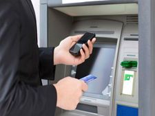 మీరు మీ ATM పిన్ భాగస్వామికి కానీ స్నేహితులకు గాని ఇస్తే భారీ మూల్యం చెల్లించక తప్పదు?