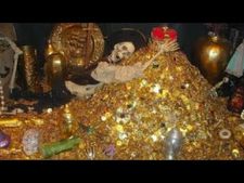 అజ్ఞాతవాసి వదిలివెళ్లిన బ్యాగ్ లో కేజిల కొద్ది బంగారం ఎక్కడో తెలుసా?