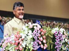 చంద్రబాబు పై అమితమైన ప్రేమ చూపిస్తున్న హిజ్రాలు అసలు ఏమి చేసారో తెలుసా?