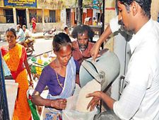రేషన్ సరుకులు తీసుకొనే వారికీ కేంద్రం అందిస్తున్న శుభవార్త! మీరే చూడండి.