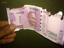 రూ.2000 మరియు రూ.200 నోట్లు ఇక చిరిగిన మరియు రంగుపోయిన బ్యాంకులు తీసుకుంటాయి