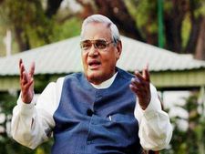 వాజ్‌పేయీ గారి వల్లే ఈరోజు అంత ఇండియాలో స్మార్ట్ ఫోన్లు వాడుతున్నారు అంటా తెలుసా?