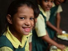 పేద పిల్లల ఆకలి తీర్చే అద్భుత కార్యక్రమాన్ని ప్రభుత్వం చేపట్టింది.