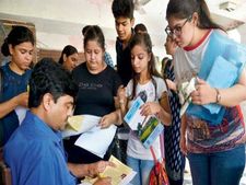 కాలేజీ లో చేరేటప్పుడు మీ ఒరిజినల్ సర్టిఫికెట్లు ఇస్తున్నారా?తస్మాత్ జాగ్రత్త?