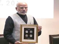 నరేంద్ర మోడీ కొత్త రూ.100 రూపాయల నాణెం ప్రవేశపెట్టారు.నాణెం ప్రత్యేకతలు.