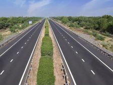 హైవేల అభివృద్ధిలో భారత్ ప్రపంచంలోనే ముందుంది..గ్రామీణ రహదారులకు రూ.19వేల కోట్లు