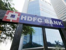 HDFC బ్యాంక్ కస్టమర్లకు గుడ్‌న్యూస్, వడ్డీ రేట్లు తగ్గింపు: ఏ టర్మ్‌కు ఎంత తగ్గిందంటే?