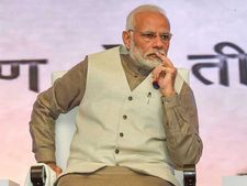 మోడీకి జీడీపీ షాక్: యూపీఏ కంటే బెస్ట్ గ్రోత్ లెక్కల్లో లూప్‌హోల్స్