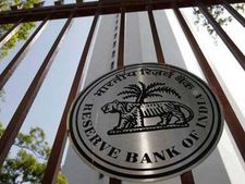 RBI కొరడా: ఫోన్‍‌పే, వొడాఫోన్ ఎం-పేసా సహా పలు పేమెంట్ యాప్స్‌కు భారీ ఫైన్