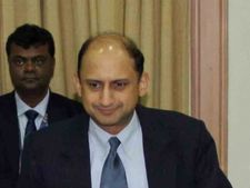 గవర్నర్‌తో విభేదాలు?: ఆర్బీఐ డిప్యూటీ గవర్నర్ రాజీనామా