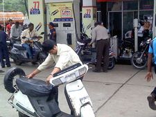 పెట్రోల్ బంకులో మీరు ఈ సేవలు ఉచితంగా పొందవచ్చు