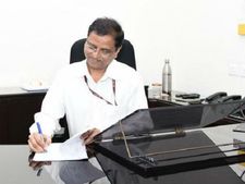 మోడీ ప్రభుత్వం బదలీ ఎఫెక్ట్: కీలక ఐఏఎస్ అధికారి వీఆర్ఎస్