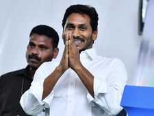 మాపై రూ.2,500 కోట్ల భారం, మేం భరించాలా: కేంద్రానికి జగన్ నో