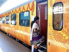 ఆలస్యమైనా, ఇంట్లో దొంగలు పడ్డా నష్టపరిహారం... ప్రైవేట్ రైలు బంపరాఫర్లు ఇవే..
