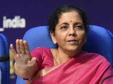 మీడియా ముందుకు నిర్మల, ఆర్థిక రంగ ఊతానికి కీలక ప్రకటన!!