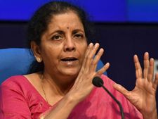 హౌసింగ్ ప్రాజెక్టుల ఊతానికి రూ.10,000 కోట్లు