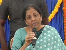 ఉద్యోగానికి ఢోకా లేదు, మన్మోహన్‌కు ఇదే నా జవాబు: సీతారామన్