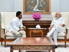 లేదంటే హైదరాబాద్, చెన్నై వెళ్లిపోతారు: మోడీకి జగన్ 'లెక్కలు'