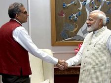  ఆయుష్మాన్ భారత్ సూపర్, బ్యాంకుల్లో వాటా తగ్గించండి: మోడీకి అభిజిత్!