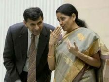  ఫోన్ చేస్తే రుణాలు, రఘురాం రాజన్ టైంలోనే అత్యంత వరస్ట్: నిర్మలా సీతారామన్