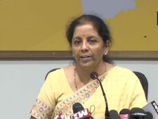 ఆ బ్యాంకులో విత్‌డ్రాపై పరిమితి, రంగంలోకి నిర్మలా సీతారామన్!