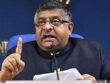 'సైరా' వార్-ఆర్థికమందగమనం: ముంబైలో కాబట్టి అలా చెప్పా.. వెనక్కితగ్గిన కేంద్రమంత్రి