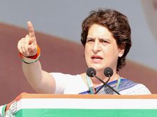  బీజేపీ కార్పోరేట్ ఫ్రెండ్స్ రోజురోజుకు ధనవంతులవుతున్నారు: ప్రియాంక