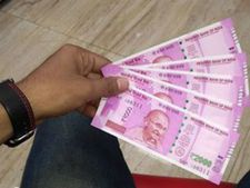 నోట్ల రద్దు వల్ల లాభాలిదిగో.. రూ.3,04,605 కోట్లు నగదును తగ్గించింది