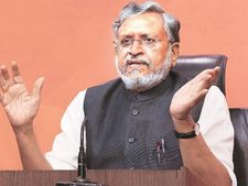 'అప్పటి వరకు జీఎస్టీ స్లాబ్స్, జీఎస్టీ రేట్లలో మార్పులుండవు'
