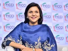 నోట్లరద్దు, జీఎస్టీ వల్ల వారికి లాభం, రూ.2 లక్షల కోట్లు తేవాలి: సంగీతారెడ్డి