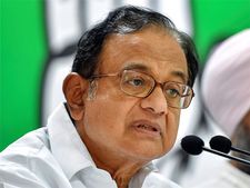 భారత ఆర్థిక వ్యవస్థ ఐసీయూలో లేదు, అసమర్థ డాక్టర్లే అడ్డు: చిదంబరం