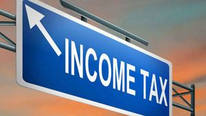 Income Tax: చిన్నోడు... పెద్దోడు.. ఎవరినీ వదలని పన్ను పోటు!