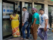 కస్టమర్లపై ATM విత్‌డ్రా మరింత భారం... ఎక్కడ ఎంత పెరగవచ్చు?