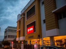 ఓయో, మేక్ మై ట్రిప్‌లపై విచారణకు కాంపిటీషన్ కమిషన్ ఆదేశాలు